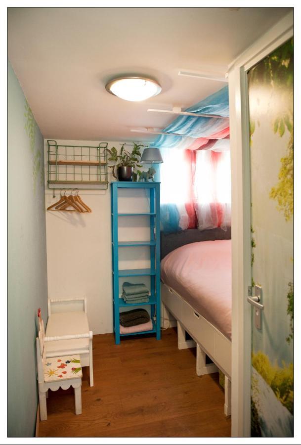 Private Guesthouse Bnb The Waterhouse Houseboat Amsterdam Eksteriør billede